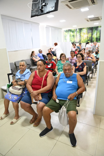 Pacientes aguardam para receber atendimento em oftalmologia