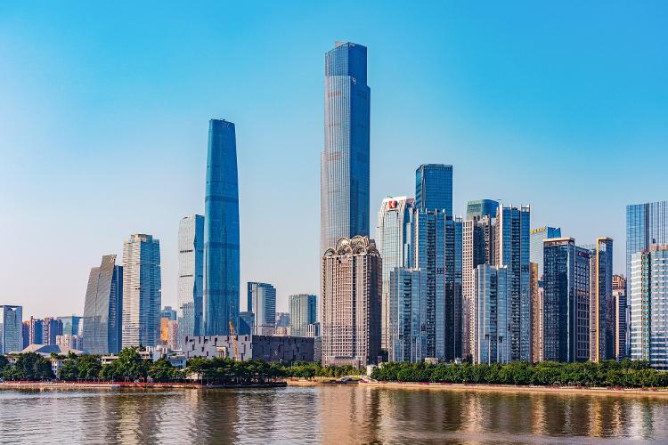 Guangzhou CTF Finance Centre (ao centro), em Ghangzhou, na China - stockinasia/Getty Images - stockinasia/Getty Images