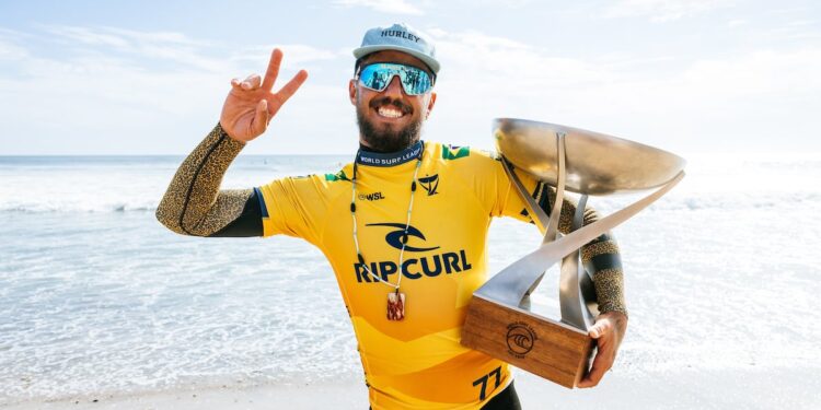 Surfista Filipe Toledo decide interromper carreira para tratar saúde mental