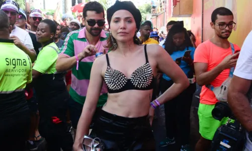 
				
					Com presença de famosos, Anitta puxa bloco de Carnaval no Rio; FOTOS
				
				