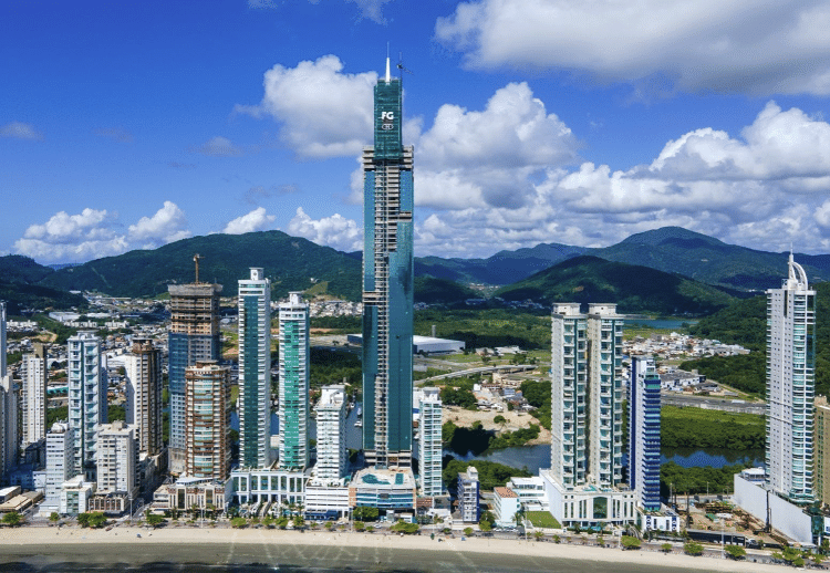 O One Tower, em Balneário Camboriú (SC), tem 290 metros de altura e 84 pavimentos  - Divulgação/FG Empreendimentos - Divulgação/FG Empreendimentos