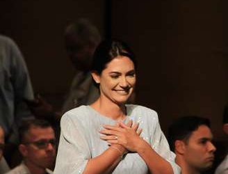 A ex-primeira-dama Michelle Bolsonaro durante cerimônia que recebe o título de cidadã paulista, realizada no Theatro Municipal, na região central de São Paulo, na noite desta segunda-feira, 25.