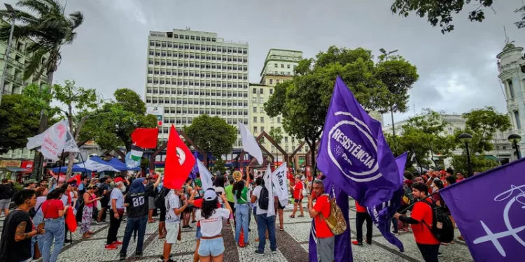 'Por democracia e sem anistia': atos no Brasil e no