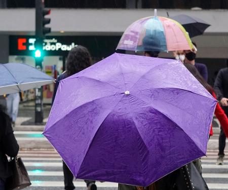 Avanço de frente fria deve provocar chuva no sul e sudeste do país, com chance de temporal na Baixada Fluminense e no sul de Minas Gerais