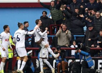 Tottenham deslancha no segundo tempo e atropela Aston Villa