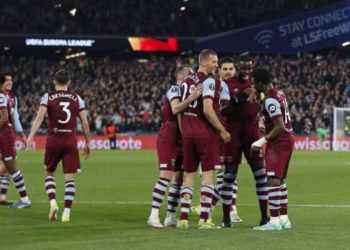 West Ham goleia Freiburg com gol de Paquetá e vai às quartas