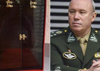 PEDIDO - Cid pai: o general, cuja imagem aparece refletida em um dos presentes, emprestou a conta bancária