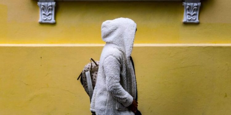 Frente fria traz chuva e queda brusca na temperatura nesta segunda em SC