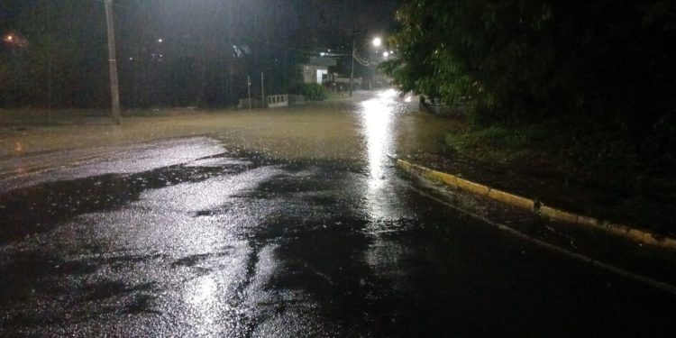 Rio do Sul enfrenta a 3ª enchente do ano e quatro abrigos são abertos