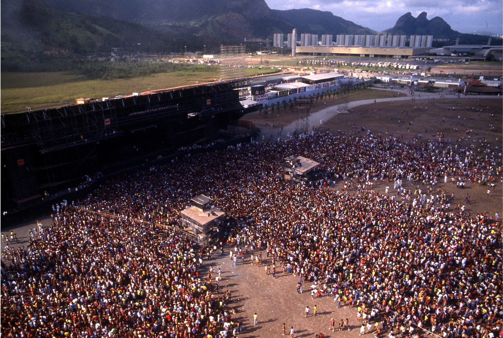 A primeira Cidade do Rock foi sediada onde hoje é a Vila Olímpica, em Jacarépaguá, na Zona Oeste do Rio de Janeiro. O local recebeu o evento durante a primeira edição, em 1985 — Foto: Frederico Mendes / Editora Globo / Agência O Globo