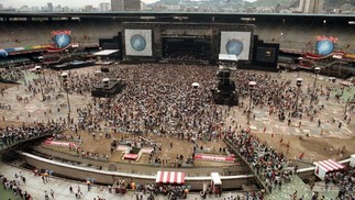 Já na segunda edição, em 1991, o Rock in Rio sediou a Cidade do Rock dentro do estádio do Maracanã, na Zona Norte do Rio de Janeiro — Foto: Custodio Coimbra / Agência O Globo