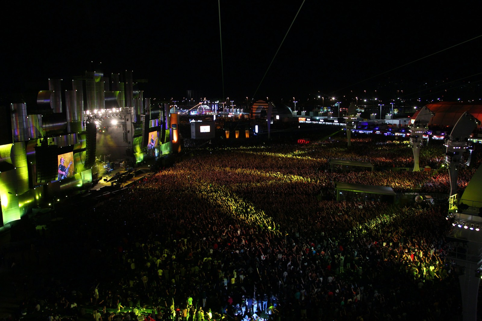 Cerca de 100 mil pessoas estiveram presentes por dia no Rock in Rio IV, em 2011, o retorno do festival — Foto: Ivo Gonzalez