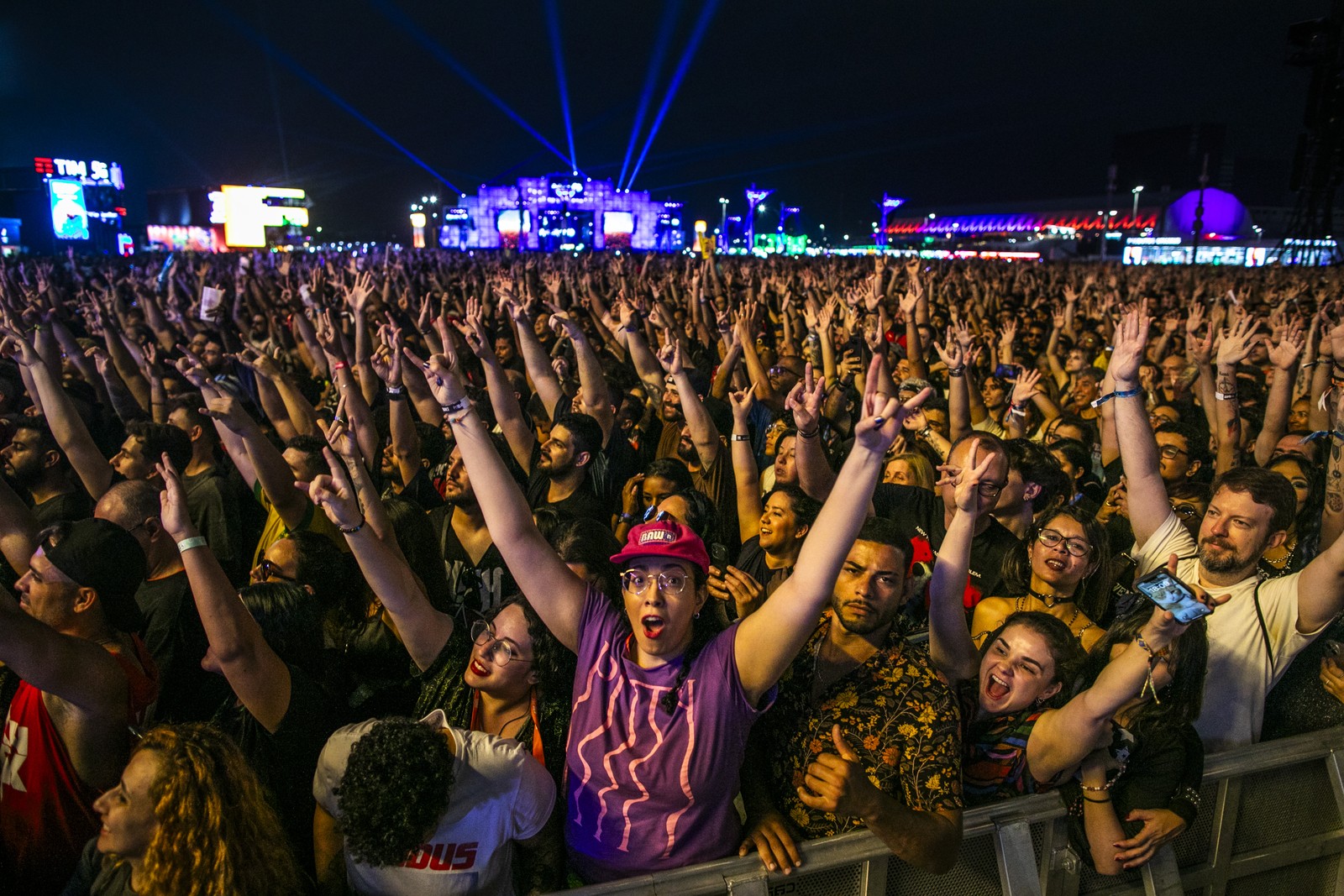 Cerca de 100 mil pessoas estão sendo recebidas por dia no Rock in Rio X, em 2024, no Parque Olímpico da Barra — Foto: Guito Moreto / Agência O Globo