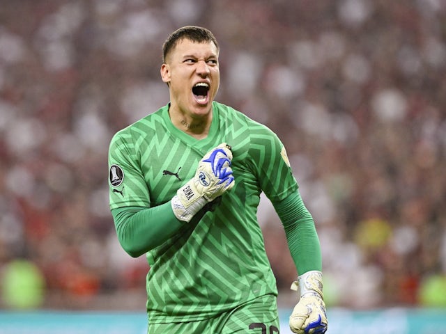 Penarol goalkeeper Washington Aguerre celebrates his team's victory on September 19, 2024