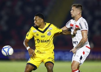 Wendel Silva, do Santos, em ação no duelo contra o Botafogo-SP, válido pela Série B