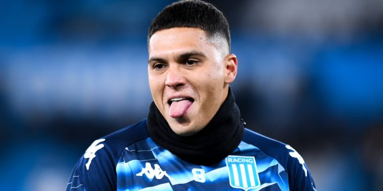 AVELLANEDA, ARGENTINA - AUGUST 09: Juan Fernando Quintero of Racing Club reacts prior to a Liga Profesional 2024 match between Racing Club and Gimnasia y Esgrima La Plata at Presidente Peron Stadium on August 09, 2024 in Avellaneda, Argentina. (Photo by Rodrigo Valle/Getty Images)