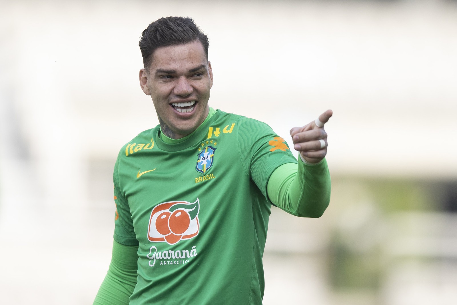 Ederson segue junto com a Seleção — Foto: Lucas Figueiredo / CBF