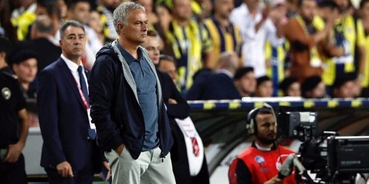 Jose-Mourinho-no-Fenerbahce-2-edited-aspect-ratio-512-320