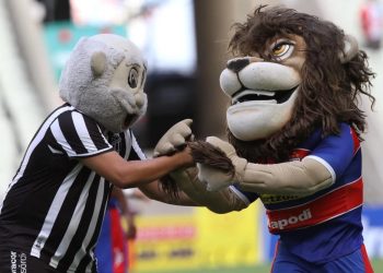 Mascotes de Ceará e Fortaleza, rivalidade levada para a política (Foto: Edimar Soares, em 26/4/2015)