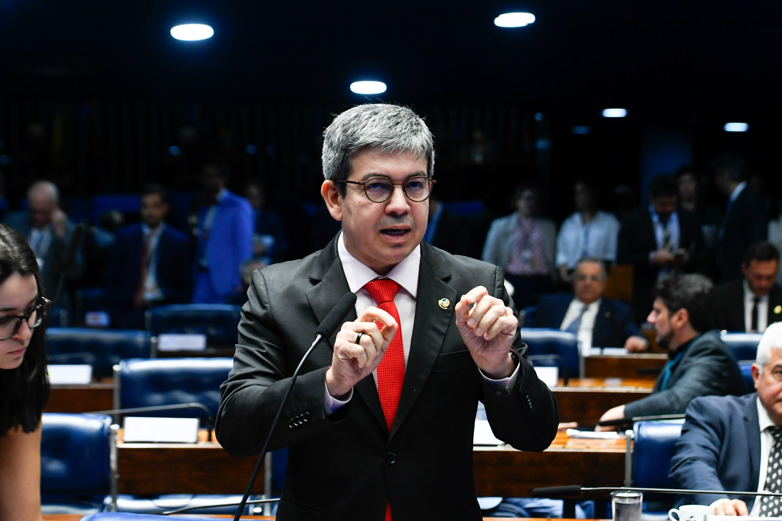 Governo parlamentares e presidentes de partidos divergem sobre volta de scaled - JORNAL DA TARDE