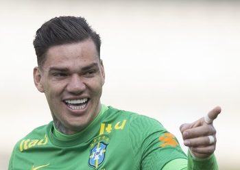 Ederson segue junto com a Seleção — Foto: Lucas Figueiredo / CBF