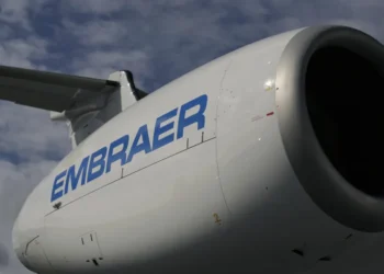 Avião da Embraer com ministro congolês pega fogo após pouso