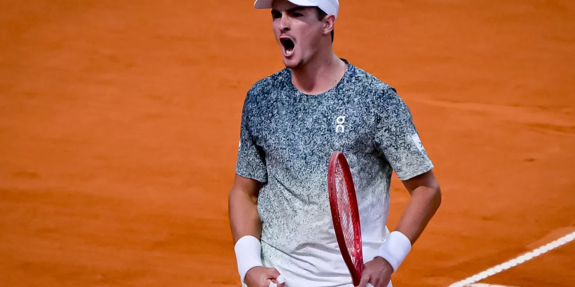 João Fonseca enfrenta o americano Tommy Paul em Indian Wells neste domingo