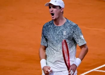 João Fonseca enfrenta o americano Tommy Paul em Indian Wells neste domingo