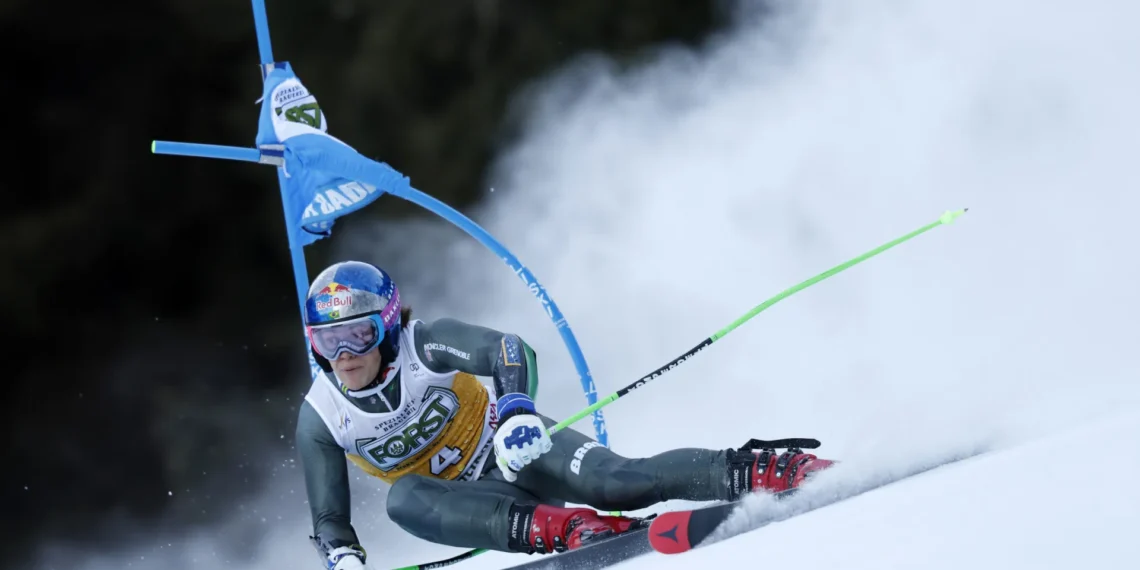 Lucas Pinheiro fica a 0.04s de ouro, mas sobe no pódio na Copa do Mundo