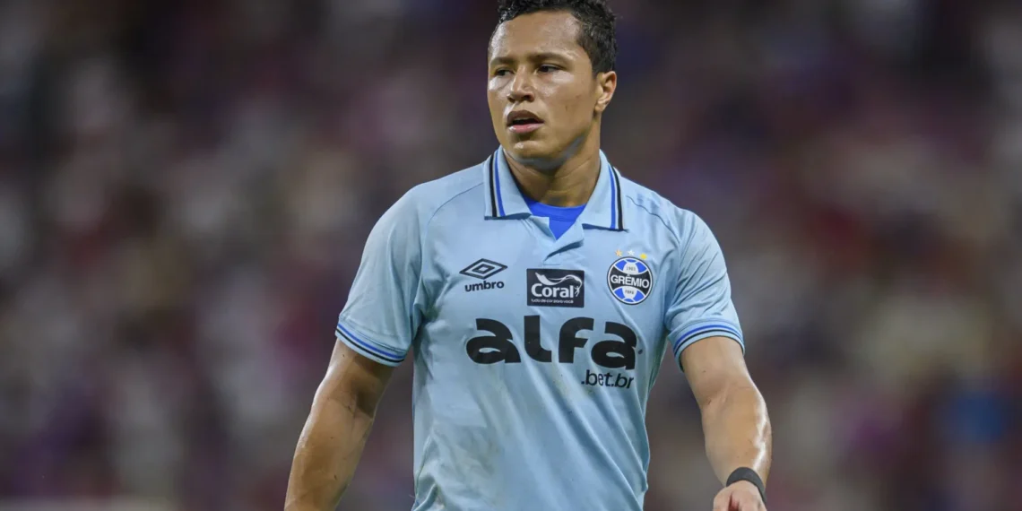 Cirurgia de Marlon é bem sucedida e jogador do Grêmio deve ter alta neste domingo