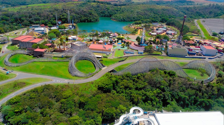 Hopi Hari tem a maior montanha-russa de madeira da América Latina Hopi Hari tem a maior montanha-russa de madeira da América Latina