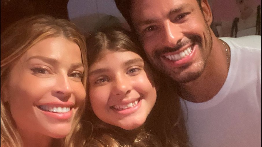 Com fãs querendo volta, Cauã Reymond parabeniza a ex Grazi Massafera