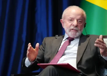 Lula prioriza fim de investigação comercial, narcotráfico e deve tratar de Irã em conversa com Trump