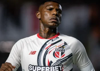 Santos contata por Arboleda, e São Paulo aguarda proposta por zagueiro