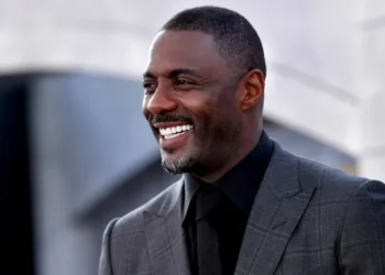 Idris Elba diz que o público rejeitaria um James Bond negro e nega que foi cotado para o papel