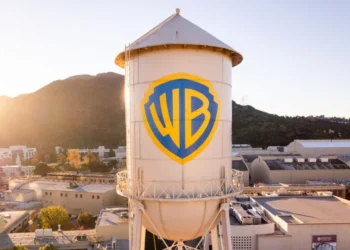 Reino Unido investiga megafusão de R$ 110 bi entre Paramount e Warner