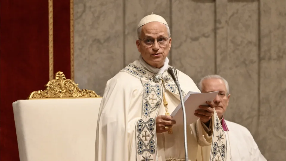 Papa Leão 14 chega à Sagrada Família, em Barcelona, para inauguração de torre