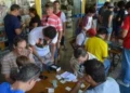 Prefeitura de São Paulo faz distribuição gratuita de álbuns e figurinhas da Copa