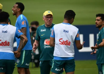 Ancelotti testa time e indica escalação do Brasil para a estreia