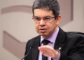 Justiça Eleitoral manda Randolfe suspender evento de pré-campanha no Amapá