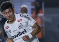 Após meses de negociação, Santos acerta a renovação contratual de Miguelito