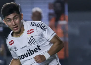 Após meses de negociação, Santos acerta a renovação contratual de Miguelito