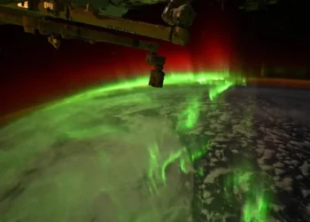 Depois de susto na Estação Espacial, astronauta faz imagens de aurora