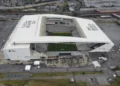 Corinthians muda campo e promete qualidade de quando estádio foi inaugurado