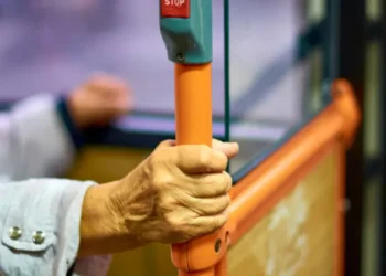 Oito cidades recuam e voltam a cobrar passagem de ônibus após tarifa zero, diz estudo