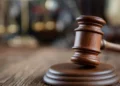 Advogado pede condenação do próprio cliente em SC e surpreende juíza
