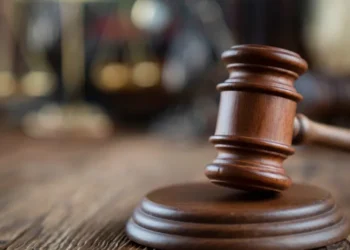 Advogado pede condenação do próprio cliente em SC e surpreende juíza
