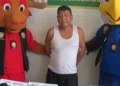 Policiais peruanos vestem-se de mascotes da Copa para deter traficante