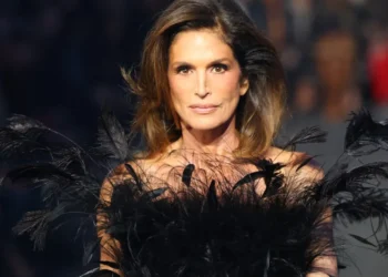 Cindy Crawford vai fazer cirurgia plástica?