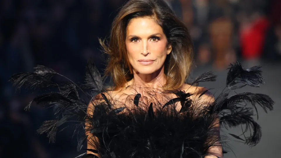 Cindy Crawford vai fazer cirurgia plástica?
